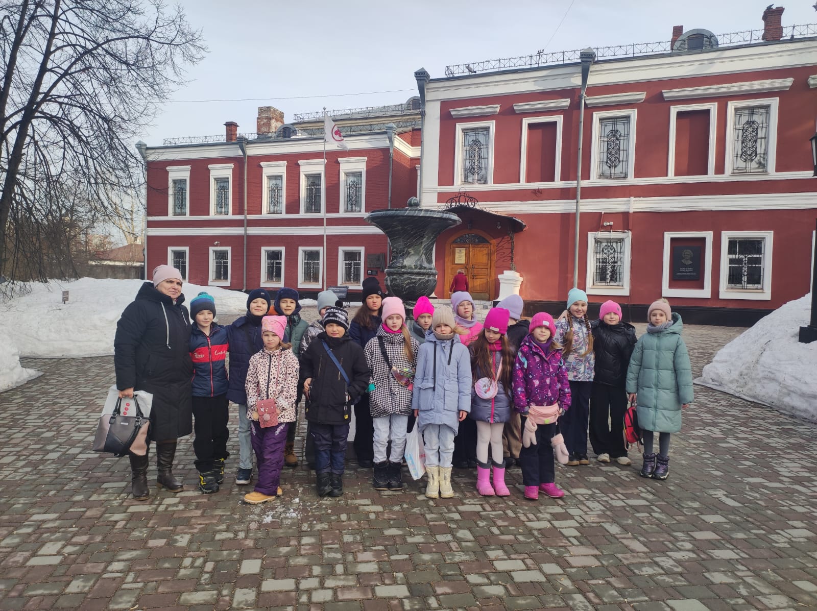 Учащиеся 2 в класса узнали  &amp;quot;Почему на Руси Землю матушкой кличут&amp;quot;, посетив музей ГМИЛиКа.