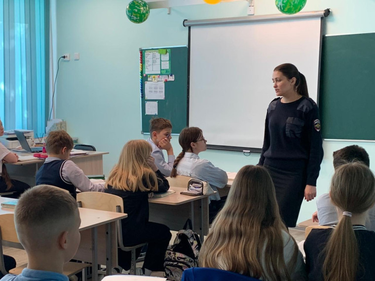 Профилактические беседы по соблюдению правил дорожного движения.