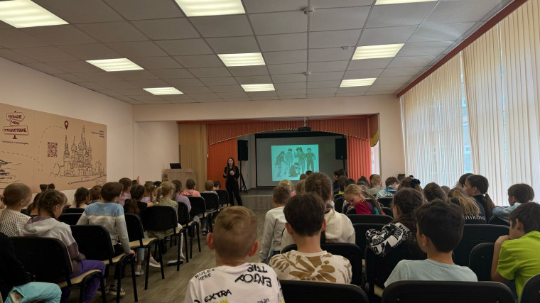 Сегодня в лагере проведён информационный час "Терроризм — угроза обществу!».