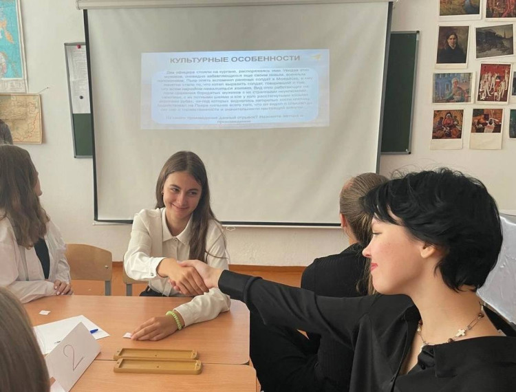 Ученики 10-го класса приняли участие в интеллектуальной игре «210 лет со дня Бородинского сражения».